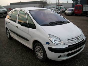Citroen MPV, fabr.CITROEN, type PICASSO, 2.0 HDI, eerste inschrijving 01-01-2006, km-stand 136.700, chassisnr VF7CHRHYB25736940, AIRCO, alle documenten aanwezig - Autovettura