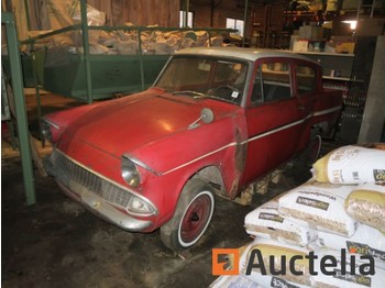 Autovettura Ford Anglia DLX