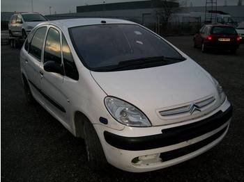 citroen MPV, fabr.CITROEN, type PICASSO, 2.0 HDI, eerste inschrijving 01-01-2006, km-stand 114.700, chassisnr VF7CHRHYB39999467, AIRCO, alle documenten aanwezig - Autovettura