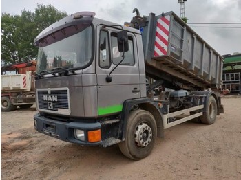 Scarrabile autocarro MAN 18.232 container