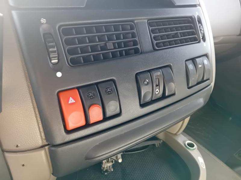 Autocarro con pianale/ Cassone fisso DAF XF105 460