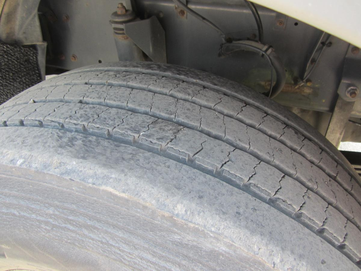 Autocarro con pianale/ Cassone fisso DAF XF105 460