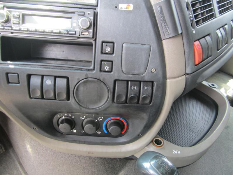 Autocarro con pianale/ Cassone fisso DAF XF105 460