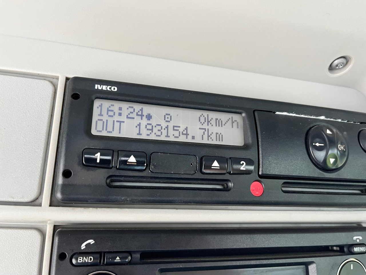 Autocarro con pianale/ Cassone fisso Iveco Eurotrakker 260E36