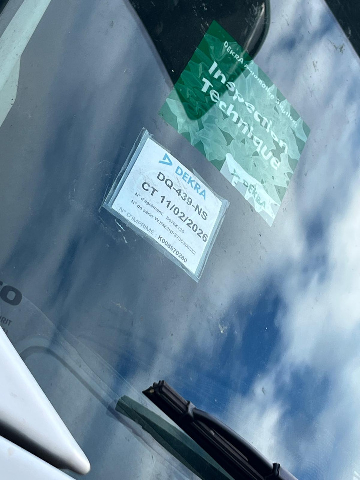 Autocarro con pianale/ Cassone fisso Iveco Eurotrakker 260E36