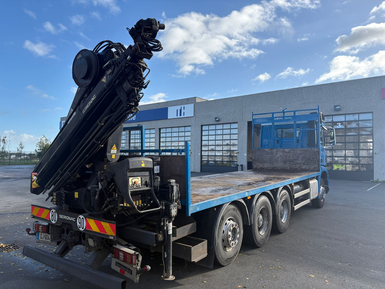 Autocarro con pianale/ Cassone fisso Mercedes Arocs 3240