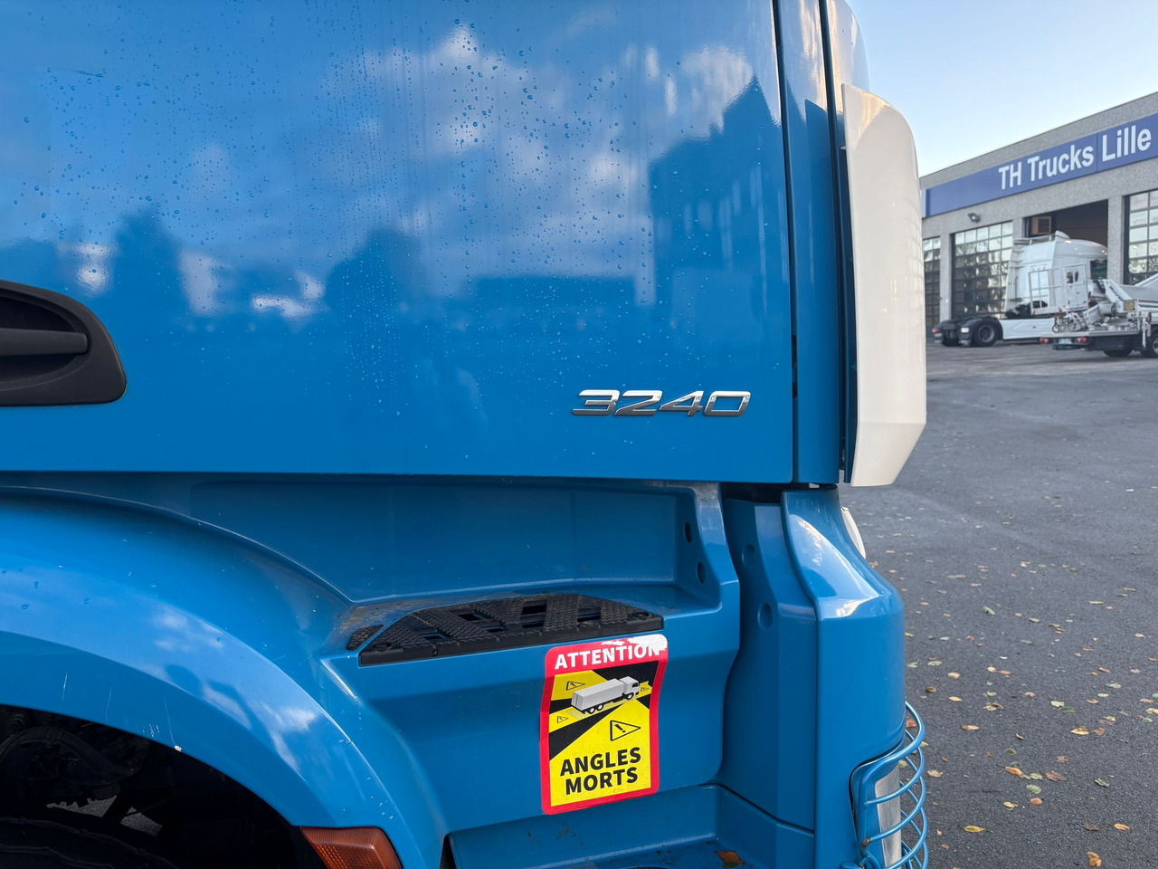 Autocarro con pianale/ Cassone fisso Mercedes Arocs 3240