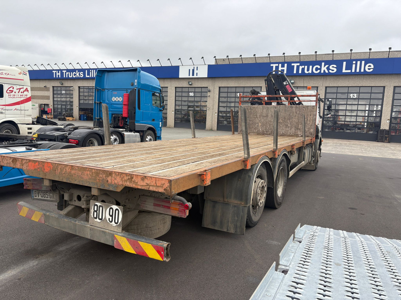 Autocarro con pianale/ Cassone fisso Mercedes Axor 2533