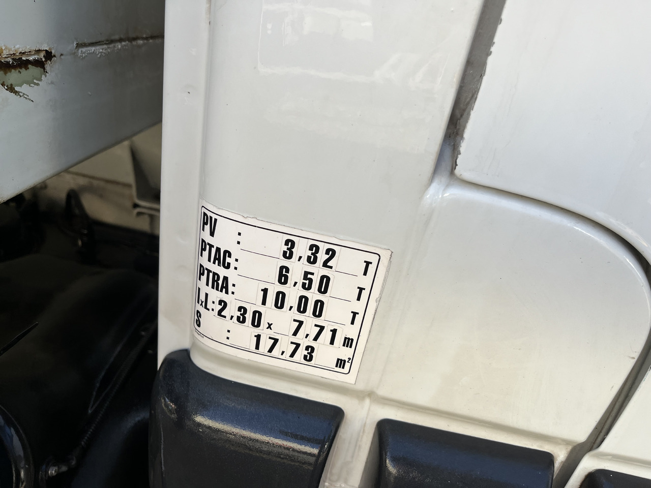 Autocarro con pianale/ Cassone fisso Renault Mascott 2L8 dci 130cv plateau hayon