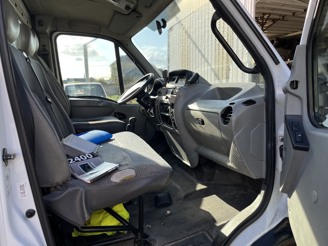 Autocarro con pianale/ Cassone fisso Renault Mascott 2L8 dci 130cv plateau hayon