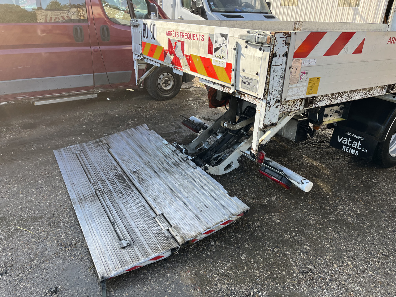 Autocarro con pianale/ Cassone fisso Renault Mascott 2L8 dci 130cv plateau hayon