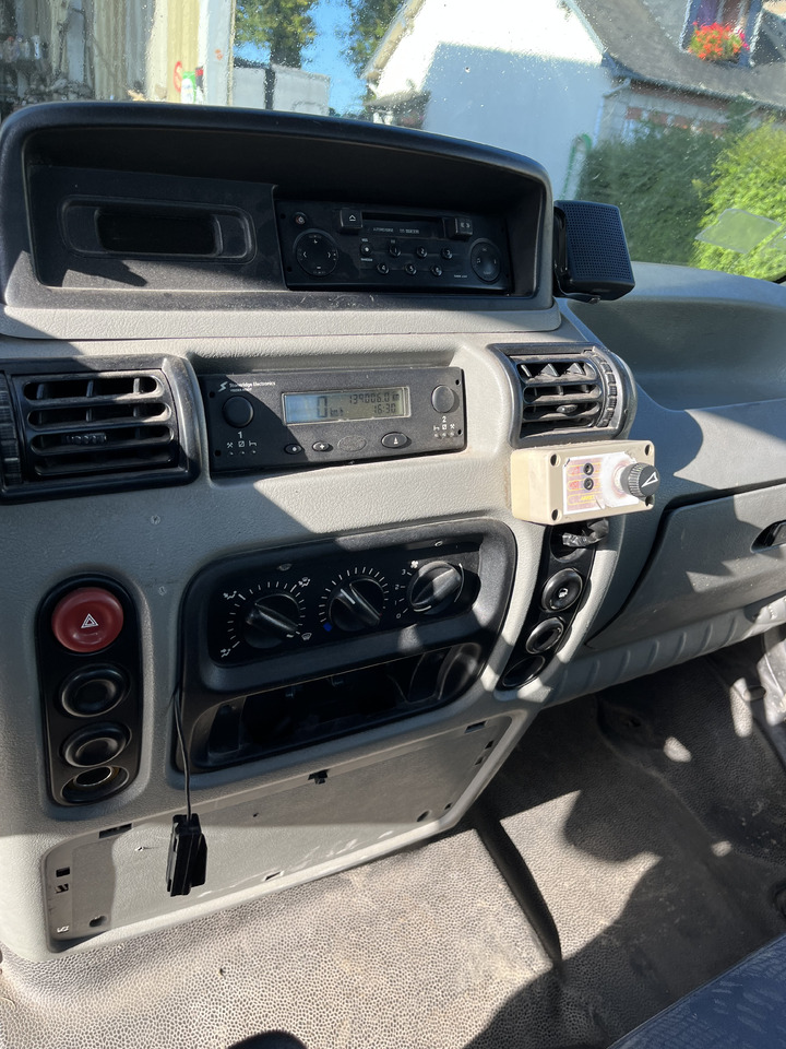 Autocarro con pianale/ Cassone fisso Renault Mascott 2L8 dci 130cv plateau hayon