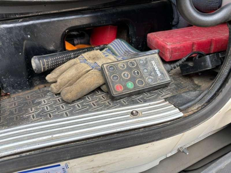 Autocarro con pianale/ Cassone fisso Scania R420