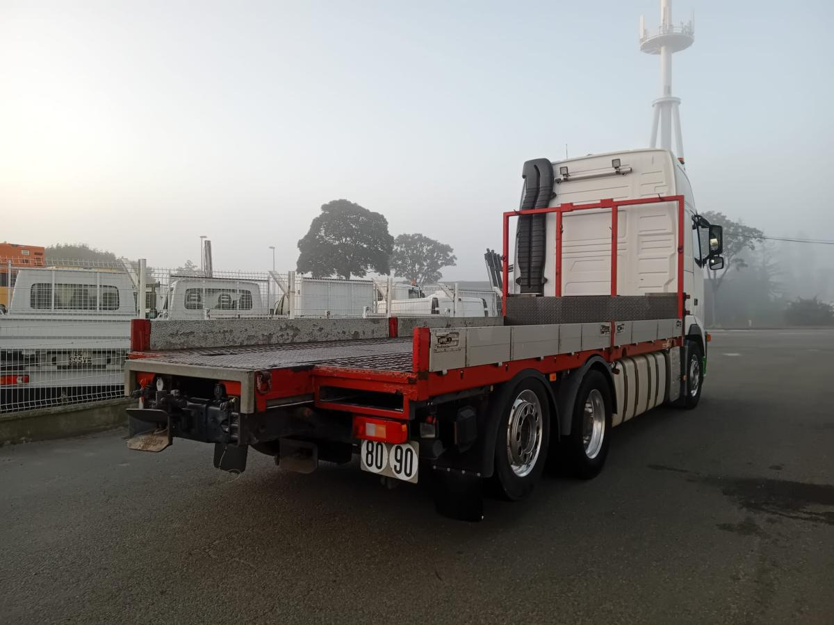 Autocarro con pianale/ Cassone fisso Volvo FH