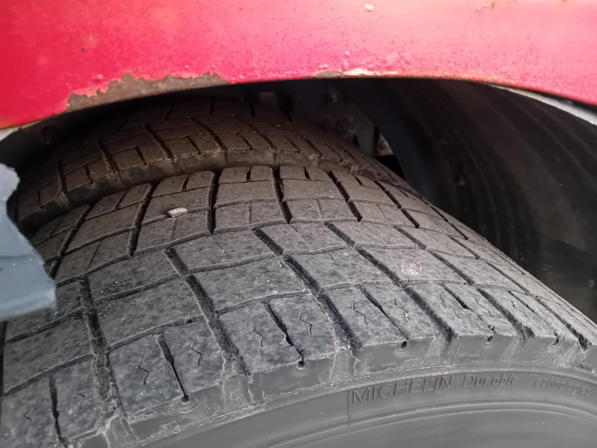 Autocarro con pianale/ Cassone fisso Volvo FH