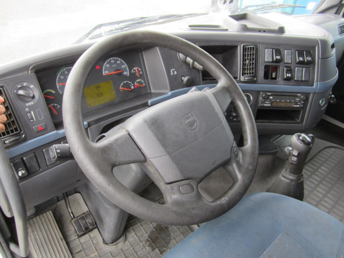 Autocarro con pianale/ Cassone fisso Volvo FH 520