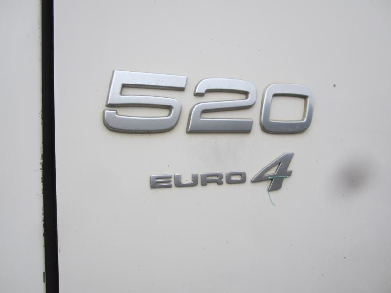 Autocarro con pianale/ Cassone fisso Volvo FH 520
