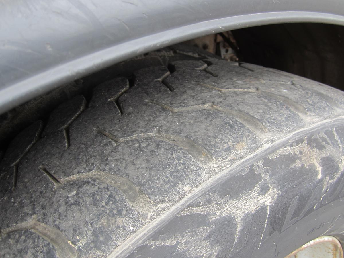 Autocarro con pianale/ Cassone fisso Volvo FH 520