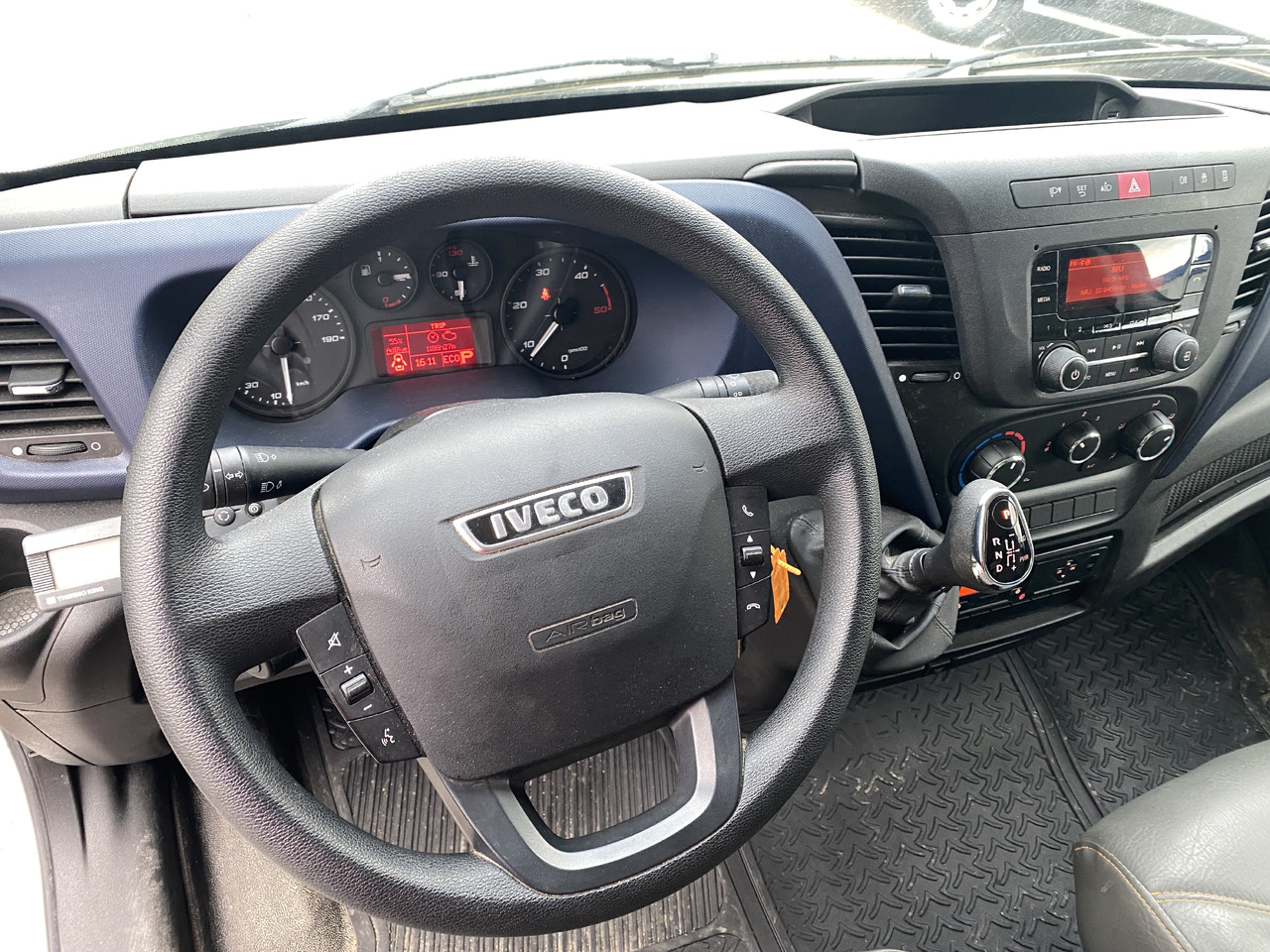 Autocarro frigorifero IVECO DAILY 70C18