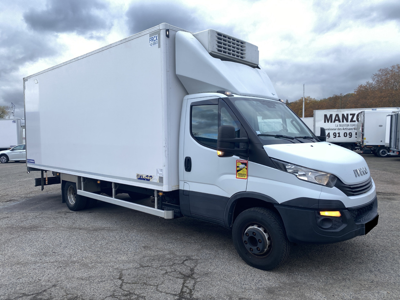 Autocarro frigorifero IVECO DAILY 70C18
