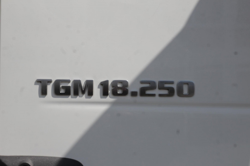 Autocarro frigorifero MAN TGM 18.250   CS1250 Tri-Temp LBW+Tür Voll Luft