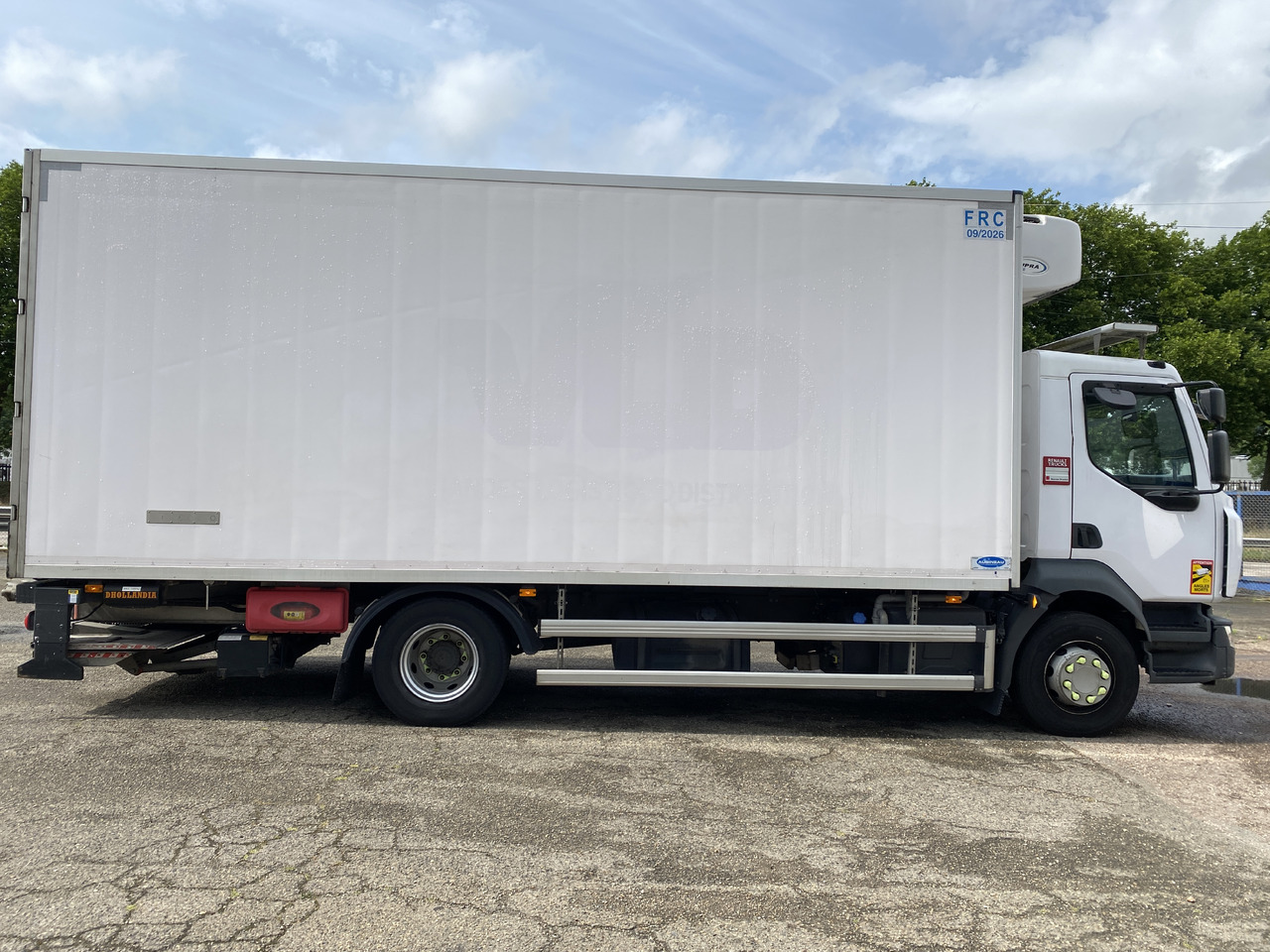 Autocarro frigorifero RENAULT D16