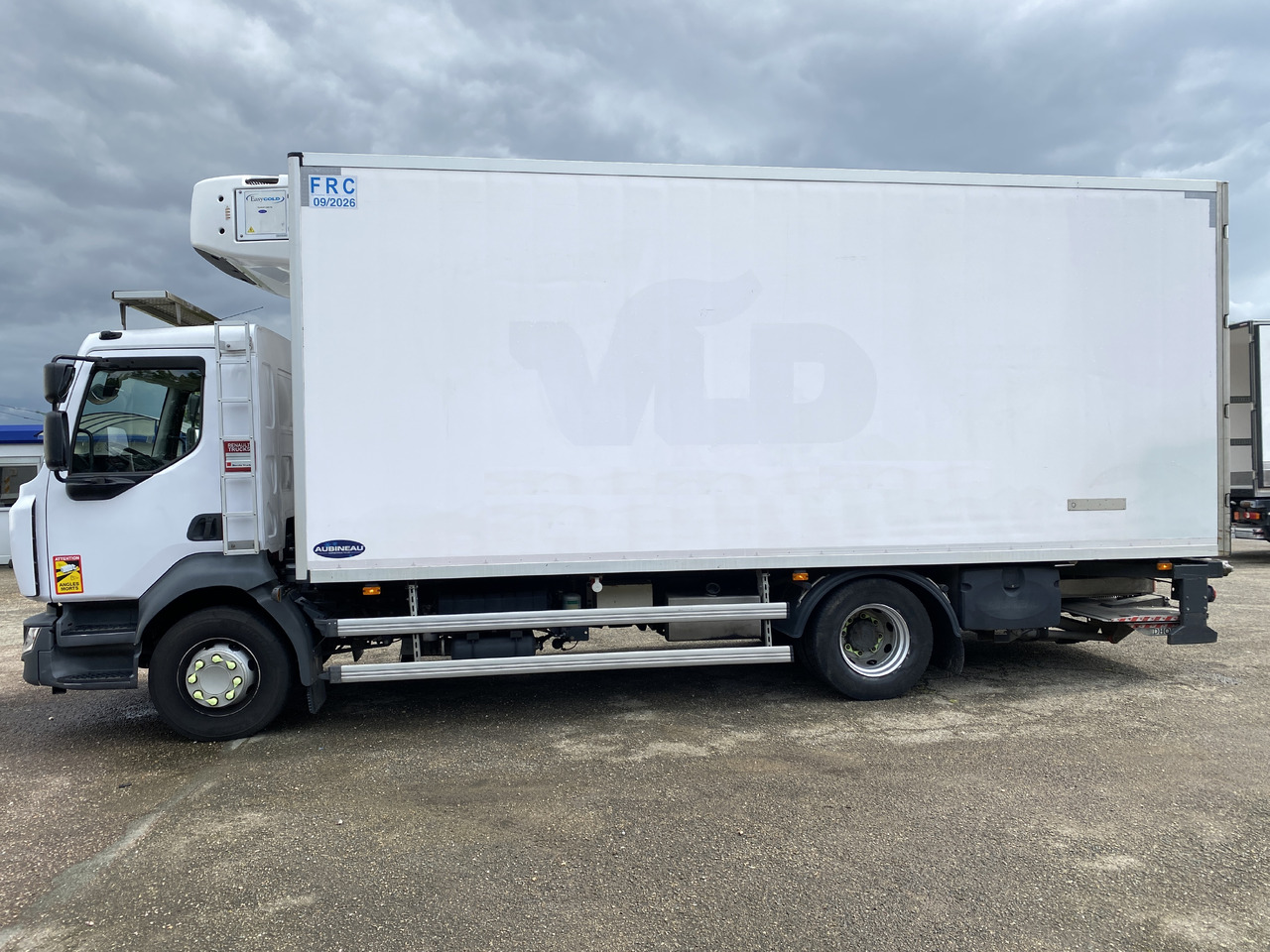 Autocarro frigorifero RENAULT D16