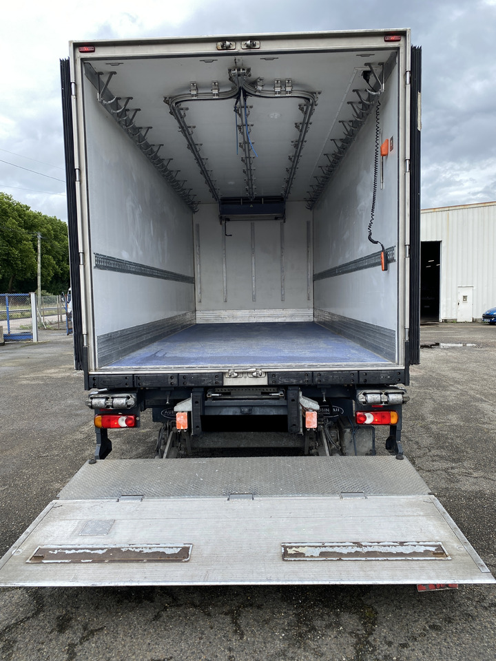 Autocarro frigorifero RENAULT D16