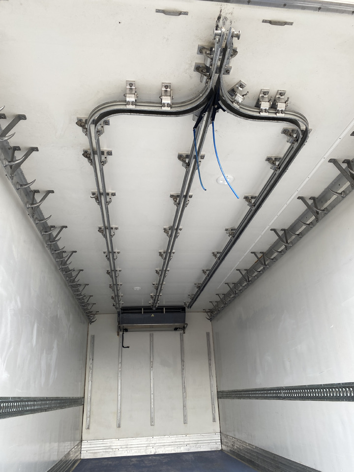 Autocarro frigorifero RENAULT D16