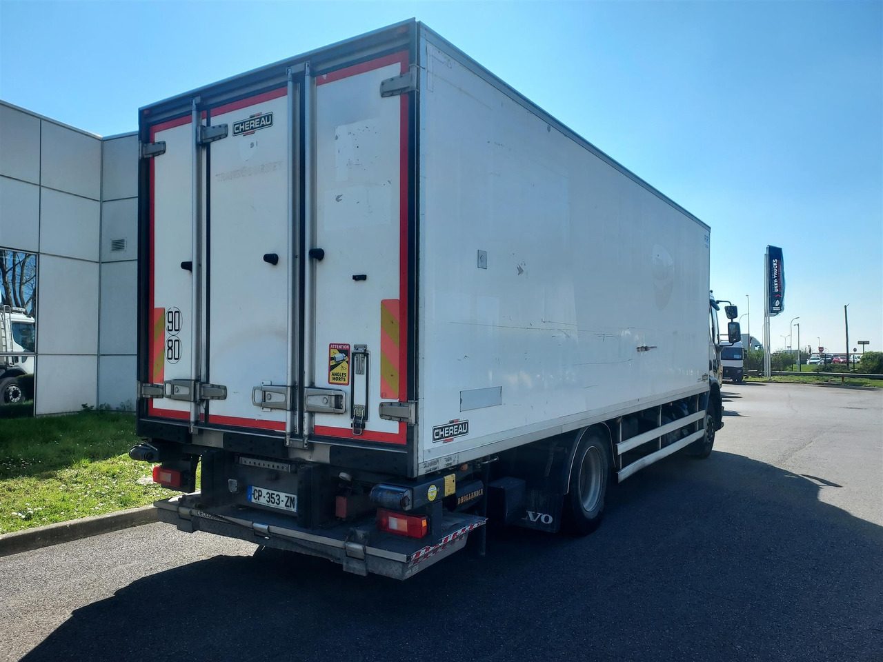 Autocarro frigorifero RENAULT FE 260