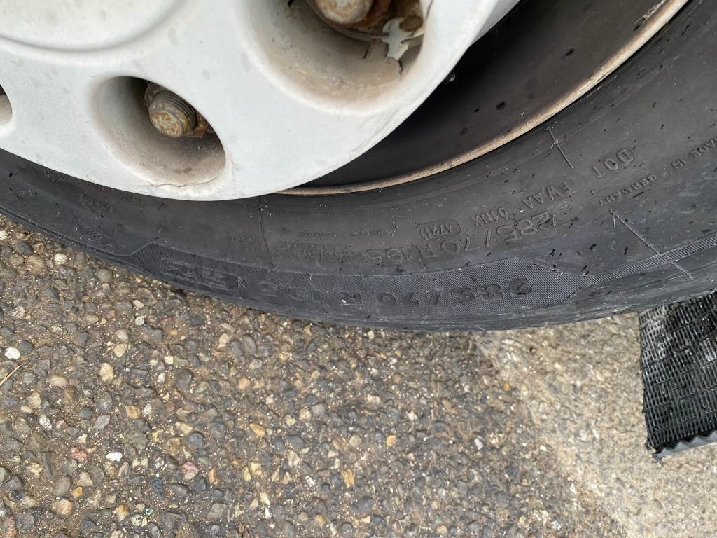 Autocarro frigorifero Renault D240 /LAMBERET/CARRIER 1150 *A REPARER*