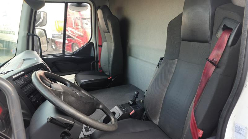 Autocarro frigorifero Renault D WIDE