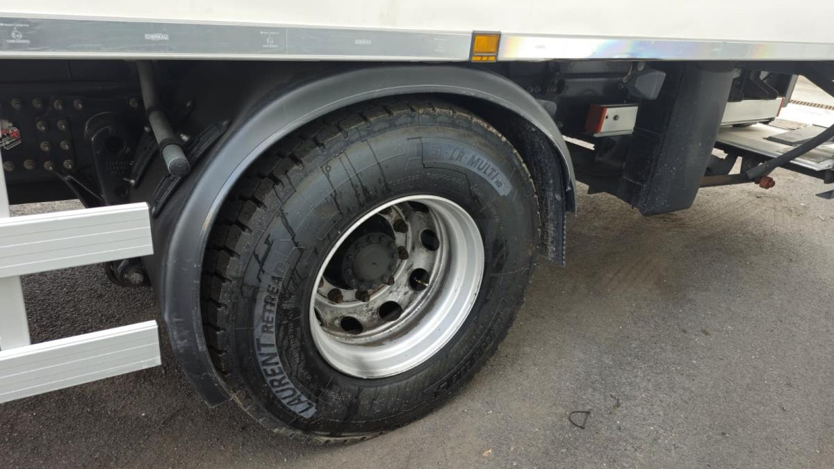 Autocarro frigorifero Renault D WIDE