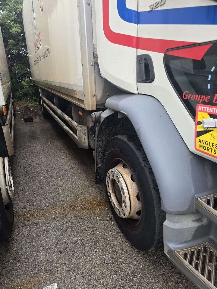 Autocarro furgonato DAF LF 320