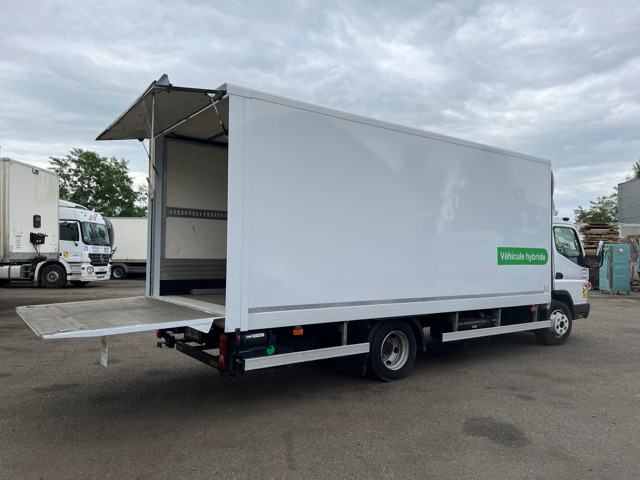 Autocarro furgonato FUSO CANTER