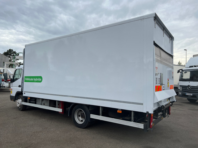 Autocarro furgonato FUSO CANTER