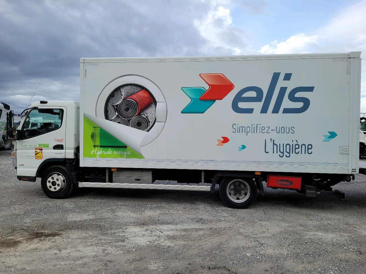 Autocarro furgonato FUSO CANTER 7C15