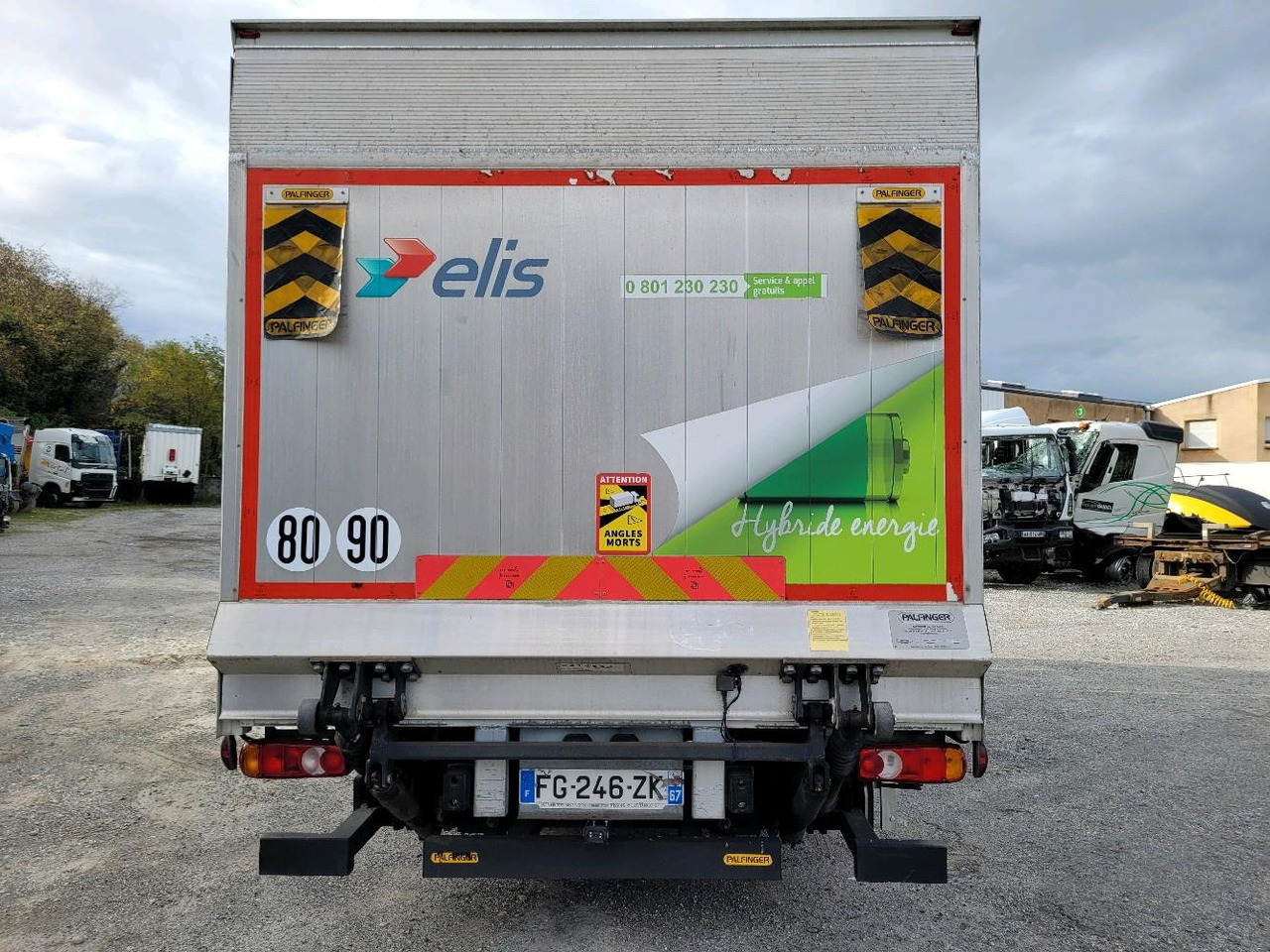 Autocarro furgonato FUSO CANTER 7C15