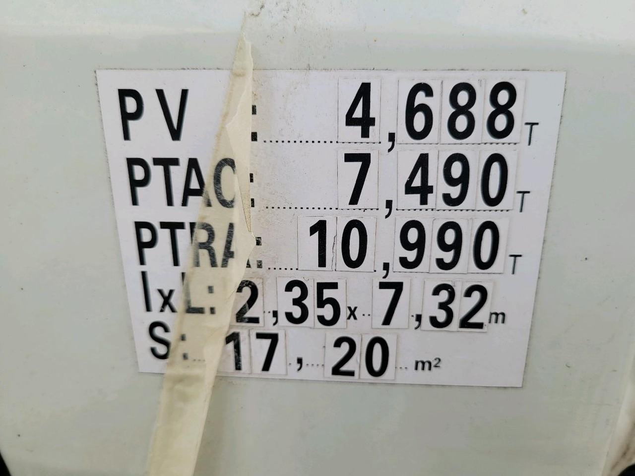 Autocarro furgonato FUSO CANTER 7C15