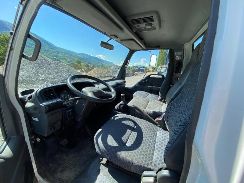 Autocarro furgonato ISUZU Camion SÉRIE N AVEC 2 STRUCTURES CHAPITEAUX