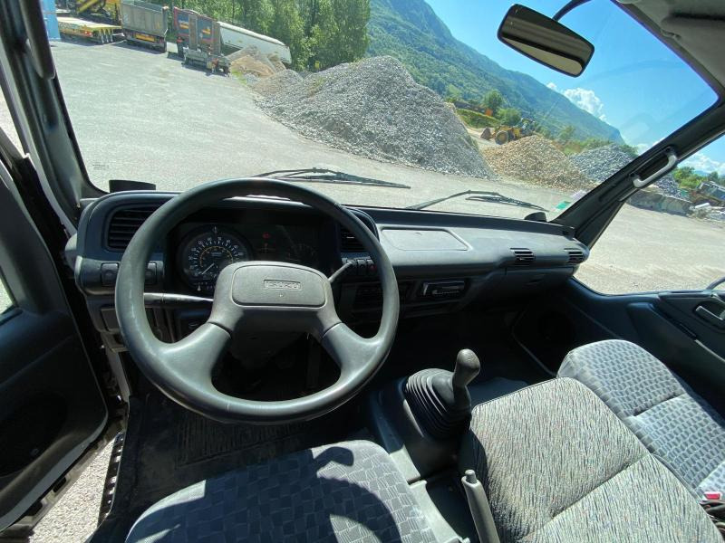 Autocarro furgonato ISUZU Camion SÉRIE N AVEC 2 STRUCTURES CHAPITEAUX