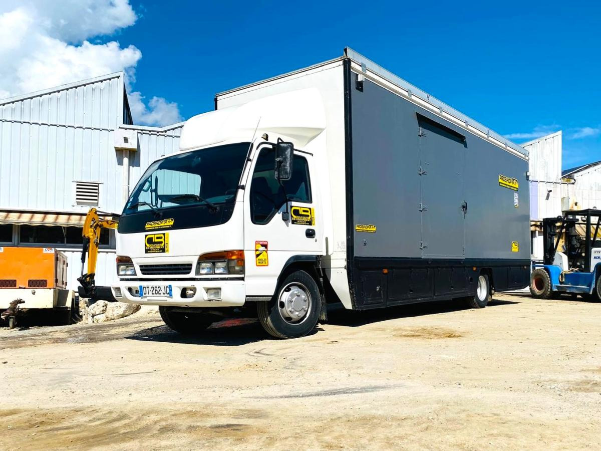 Autocarro furgonato ISUZU Camion SÉRIE N AVEC 2 STRUCTURES CHAPITEAUX