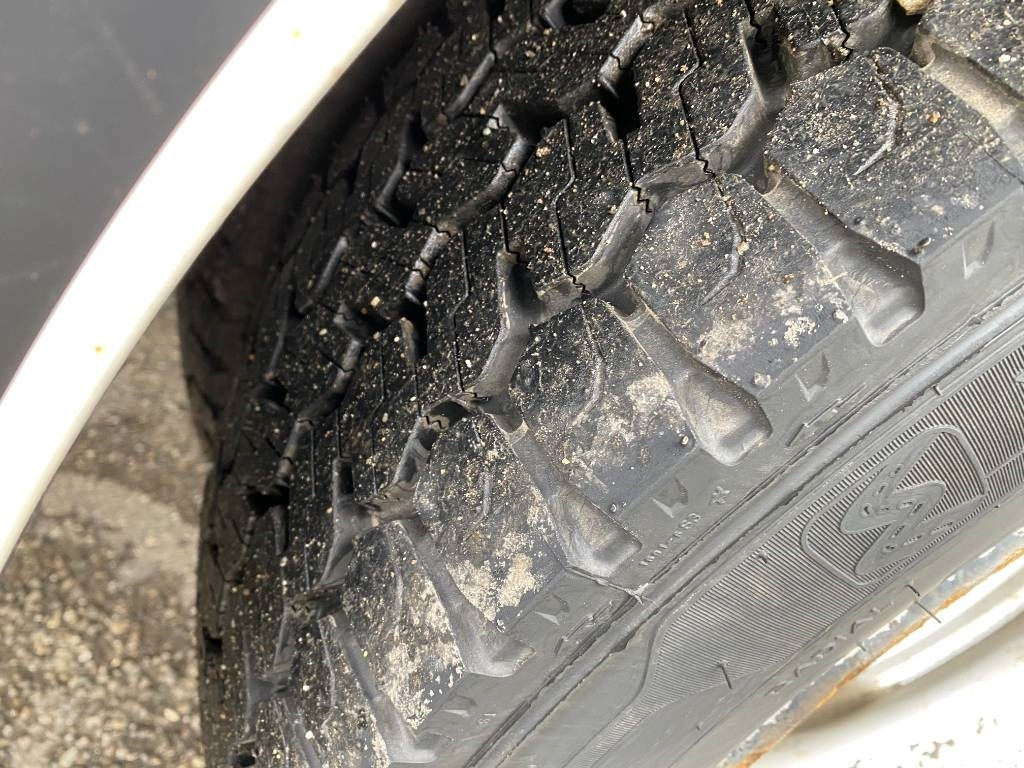 Autocarro furgonato Iveco EuroCargo 120/210 e6 Turbo Hors /Service