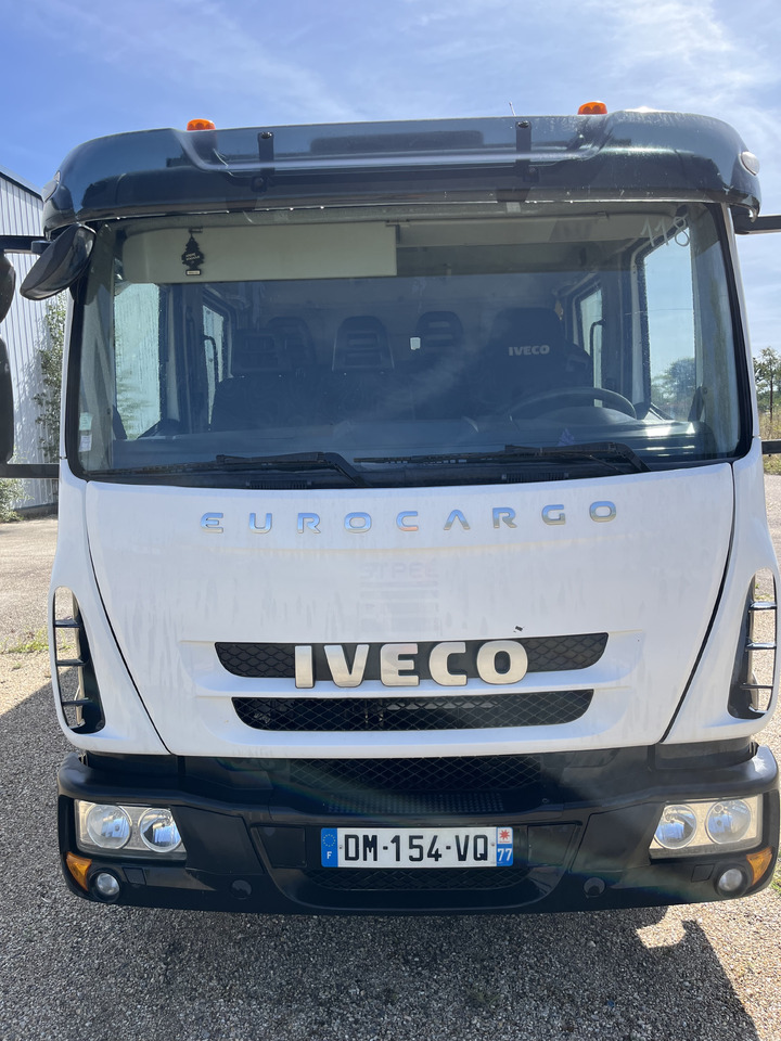 Autocarro furgonato Iveco Eurocargo 100E22 caisse double cabine 7 places