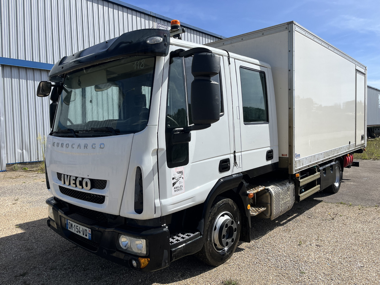 Autocarro furgonato Iveco Eurocargo 100E22 caisse double cabine 7 places