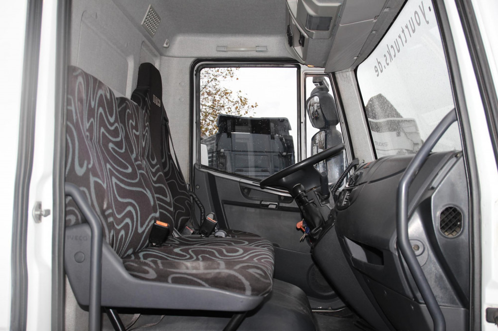 Autocarro furgonato Iveco Eurocargo  120E18 EEV Koffer 7,5m Seiten Tür  LBW