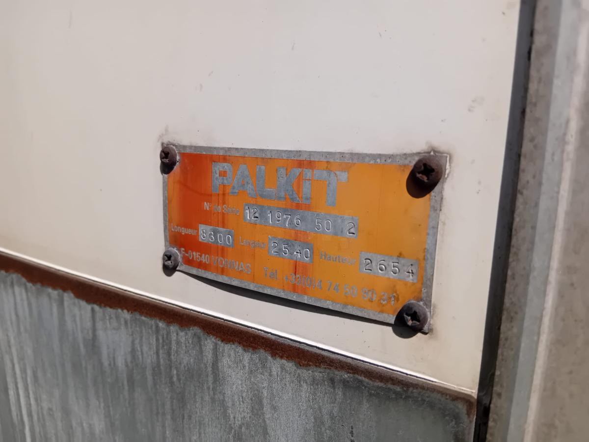 Autocarro furgonato Mercedes Axor 1829