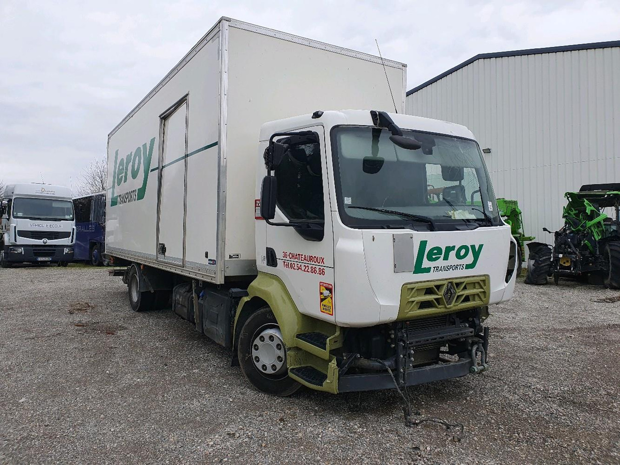 Autocarro furgonato RENAULT D 12 DTI 215