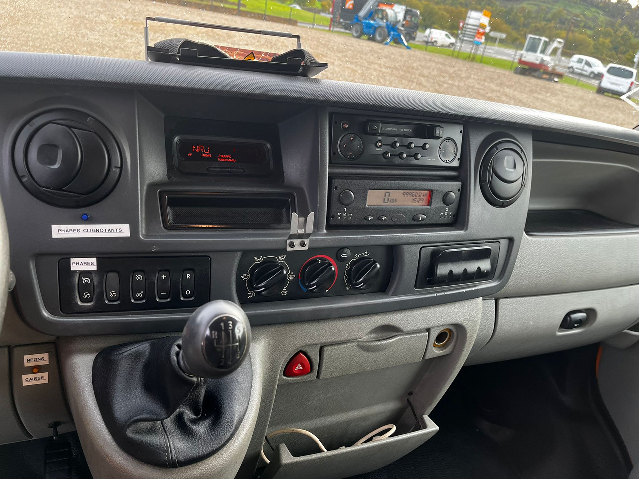 Autocarro furgonato RENAULT Mascott DCI 160 CAISSE + HAYON