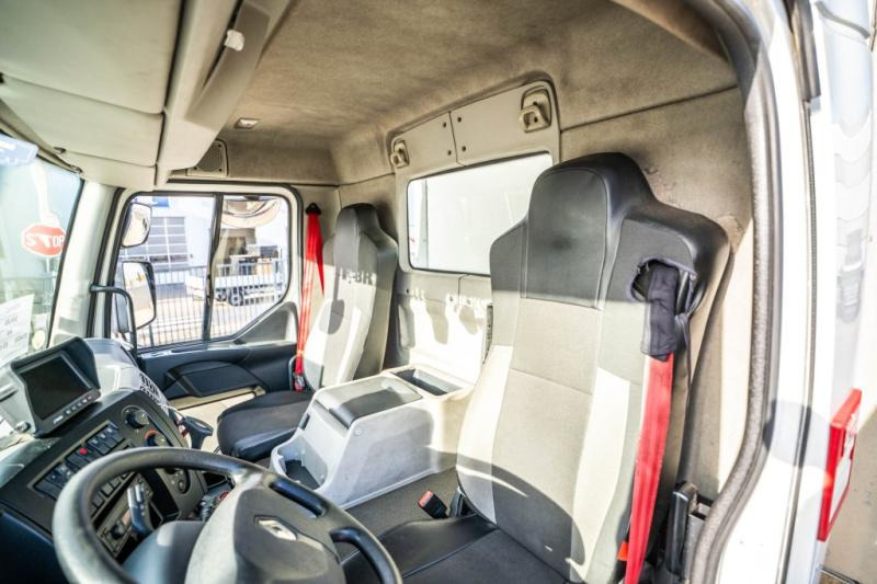 Autocarro furgonato Renault D14 250 // HAYON DHOLLANDIA